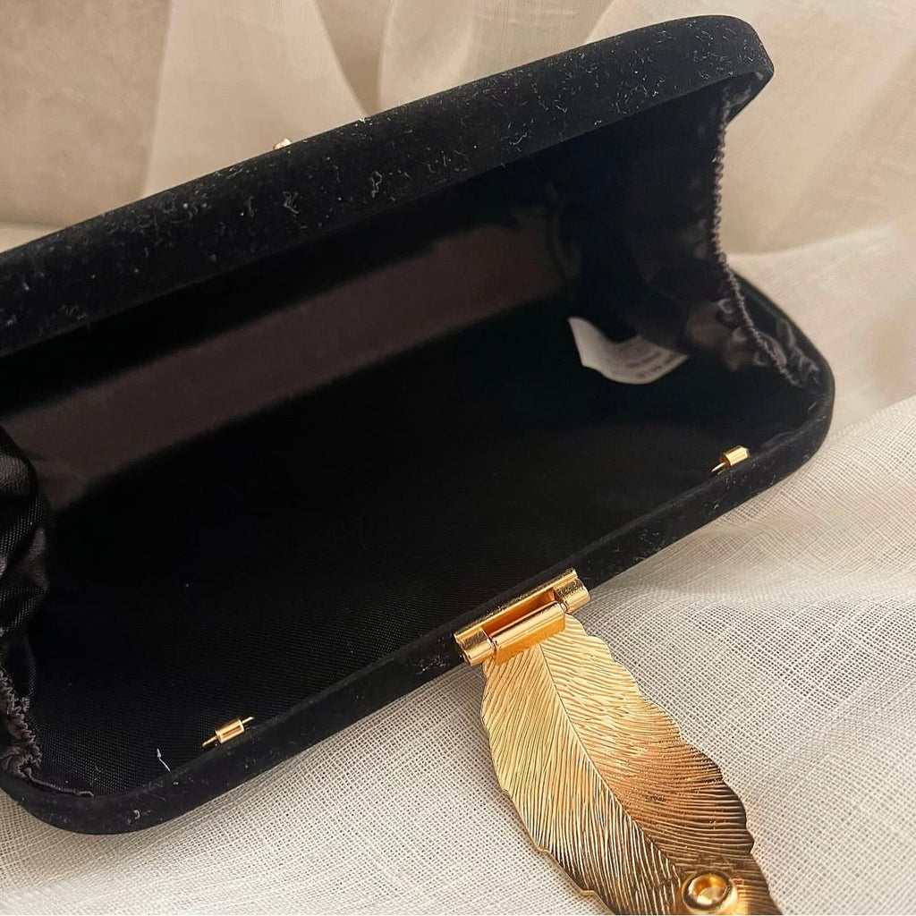 Black Velvet Élan Clutch