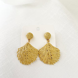 Beige Oyster Shell Earrings